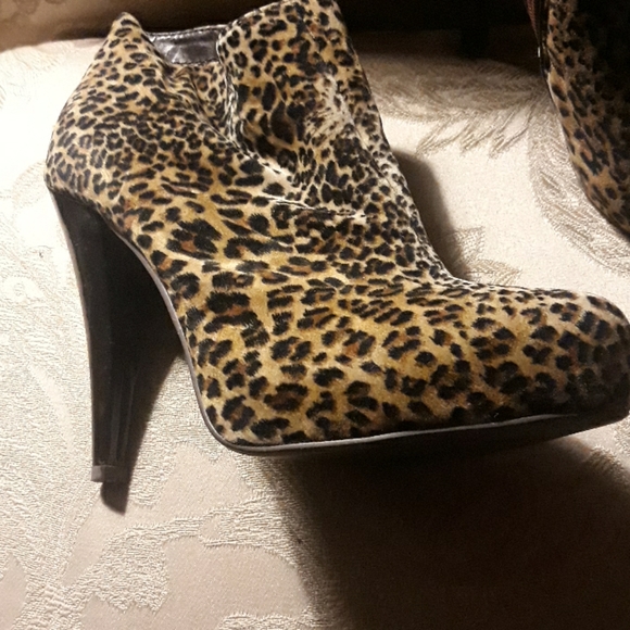 Shoes - Picture 2 of 3